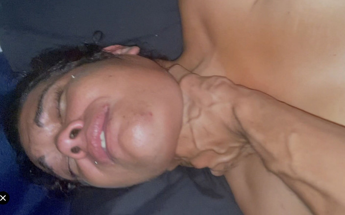 Nastboi: Skutečná domácí podvádějící milfka a šukání do obou děr