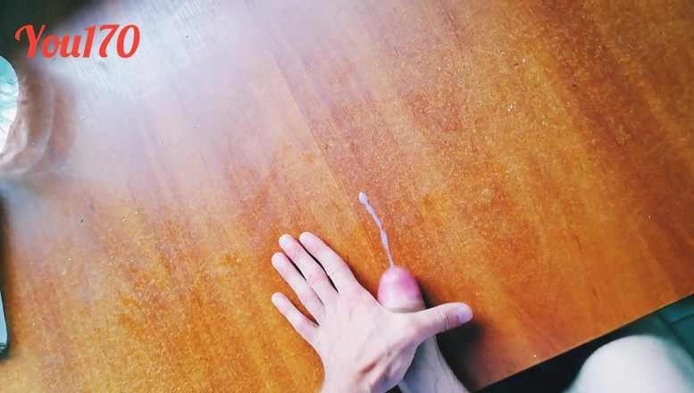 You 170: Кончаю на моем столе