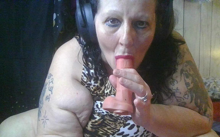 HerculesnVENUS: Perverzní děvka šuká sama sebe víc