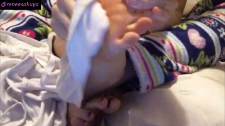 Renee Sakuya: Mencuci kaki yang sangat kotor dengan tangan