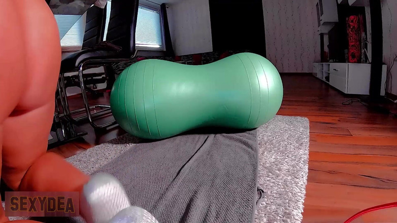 King of datass: Їзда на ділдо раком і сквірт