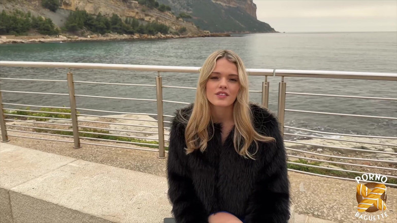 Porno Baguette: Jade, blonde cantik, suka makan zakar