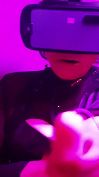 Esta es mi primera vez haciendo una mamada en el mundo de la realidad virtual