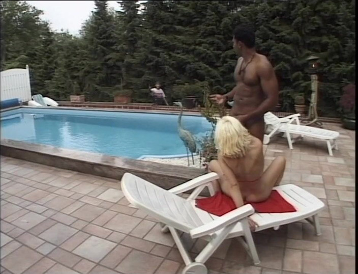 MMV films - The Original: Un cul noir et blanc double pénétration se fait enculer...