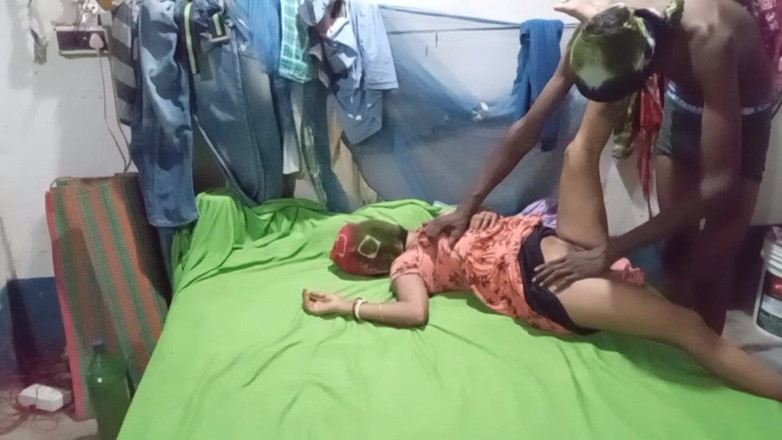 Bengaliauntykichut: Desi Hot Ass Sexy Village Women Romance