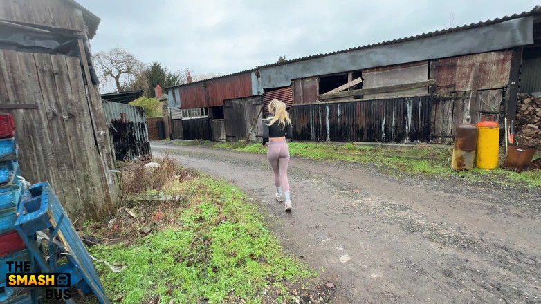 Kourtneyinked: Hot Girl Road Side Pickup