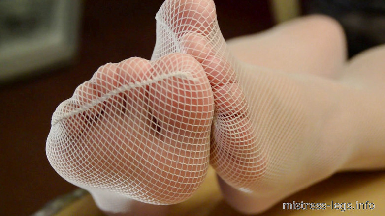 Mistress Legs: 흰색 망사 스타킹을 입은 섹시한 다리