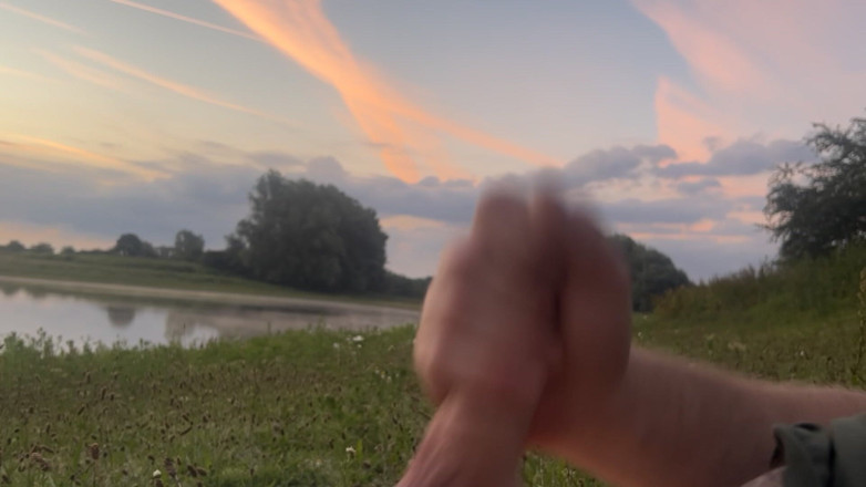 Riskiedik: Playing in the Morning at a Lake