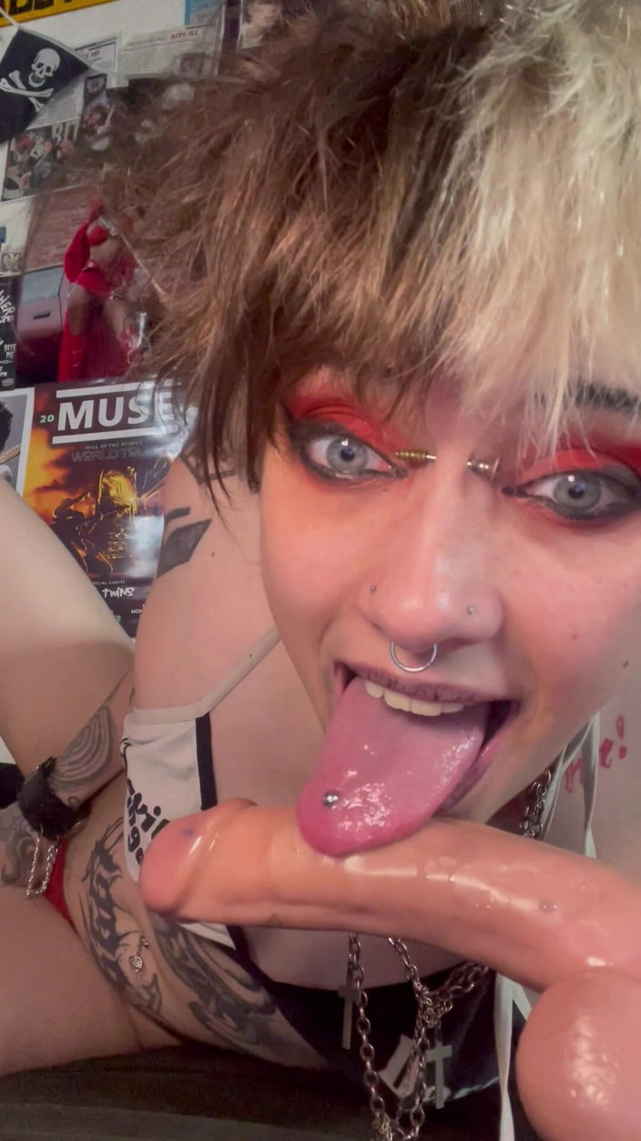 Glitterqueen1999: Goth mit langer zunge spucke, fetisch sabbern