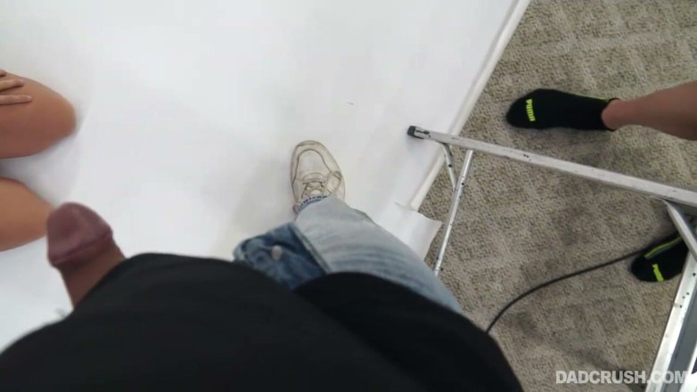 Dad Crush: El engaño del padrastro: Cassidy Klein descubre sus juguetes bondage...