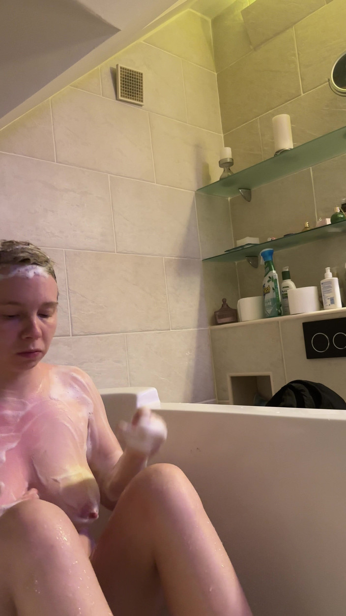 SweetLucy96: Büyük Göğüsler ve Sert Meme Uçları