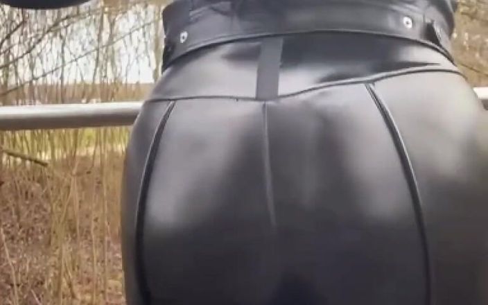 LadyAyse5: MILF älskarinna visar 1