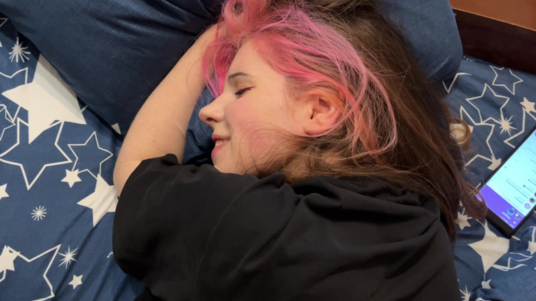 BubbleGum: Min flickvän är beroende av att röka och hennes favoritkuk