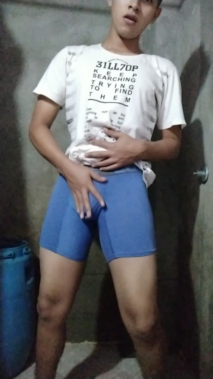 Chicos Virales: Alan Tokers menari di bilik mandi