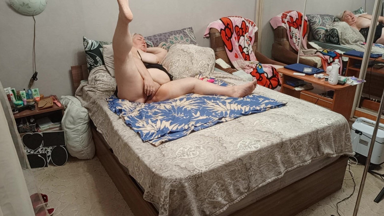 Zona901: Hàng xóm mơn trớn bản thân và âm hộ lớn