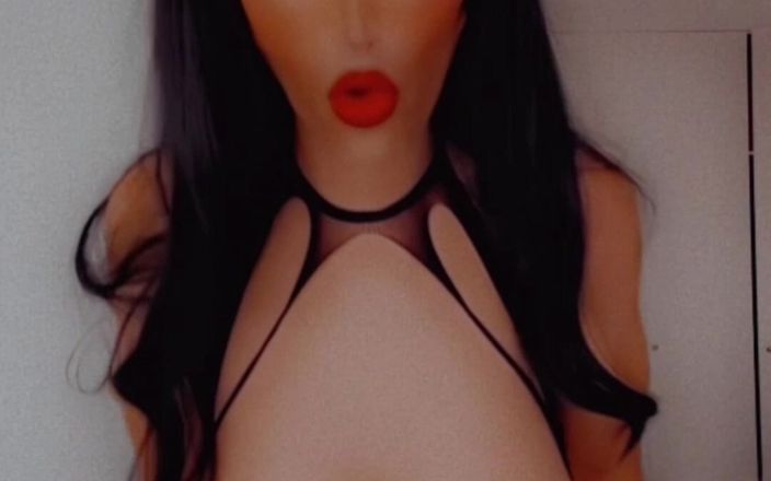 Sissy Slut Brianna: Videon gözlerinde kelebekler ve bana bakıyor!