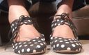 Simp to my ebony feet: Scarpe a pois e piedi molto sporchi