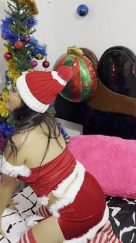Colombian Bombshell Catches Santa Claus Red-handed: a Spicy Christmas Miracle