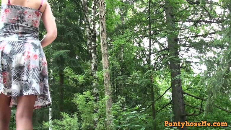 Pantyhose me porn videos: Loraine smoking on a bench flashing her pantyhosed pussy
