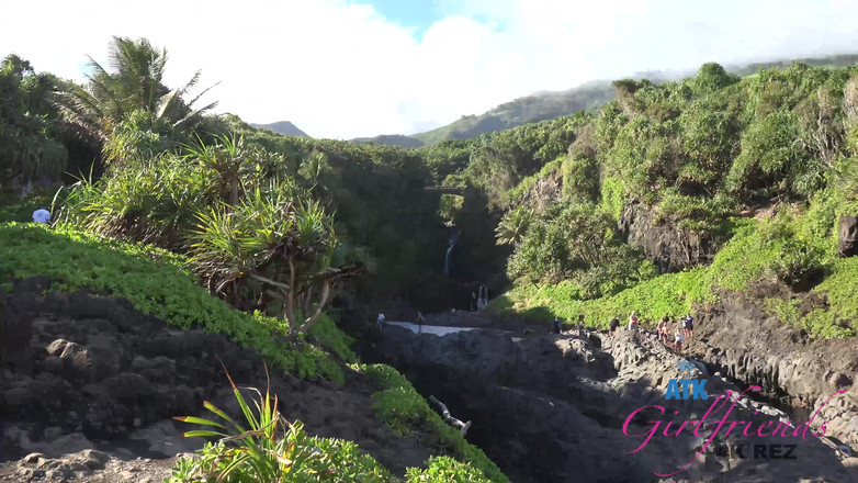 ATK Girlfriends: 차에서 거대한 자지를 따먹는 Carmen