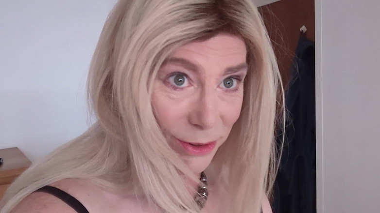 NikkiGee: 큰 딜도, 섹시한 란제리, 하드 오르가즘, 날 싸게 봐!