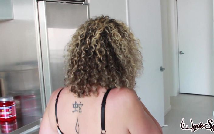 WydeSyde By Sara Jay: Horny Blonde Beauty Sara Jay Gives Masturbating Instructions