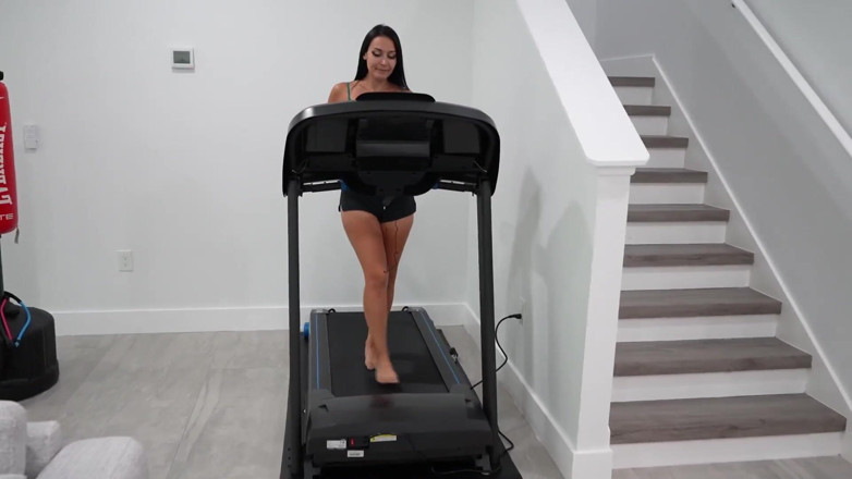 Fuzzy peach productions: Jade Greene Exercise and POV Blowjob with Facial
