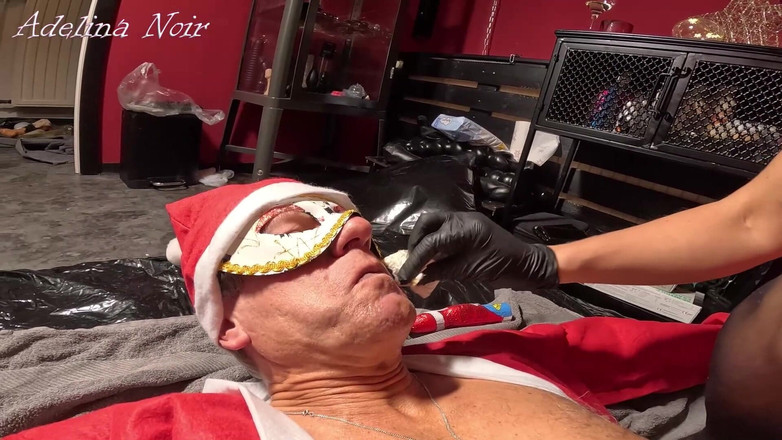 FISTINGQUEEN: 더티 피스트스마스 - 크리스마스와 화장실 노예