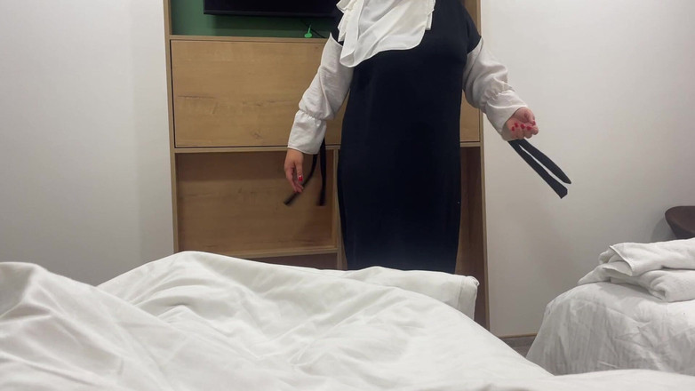 Lux Eva: Ein arabisches zimmermädchen verführt einen kunden in einem hotelzimmer