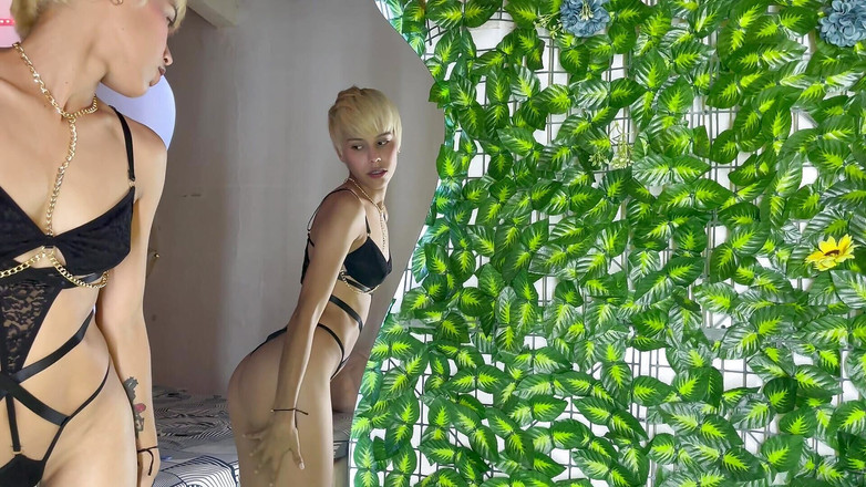 Sweetvalerie21: Blonde in Very Hot Oil Masturbates in Her Room While...