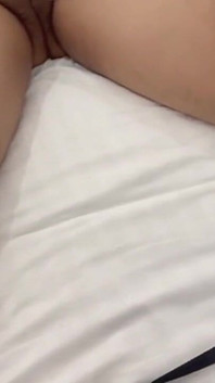 बंधी आंखों पर पट्टी बांधकर मेरी चूत के शरीर की पिटाई कांपते हुए चरमसुख