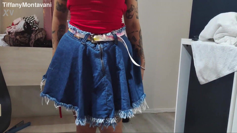 Tiffany Montavani: Cikgu dan pelajar berkongkek dan meletakkan pen dalam duburnya.