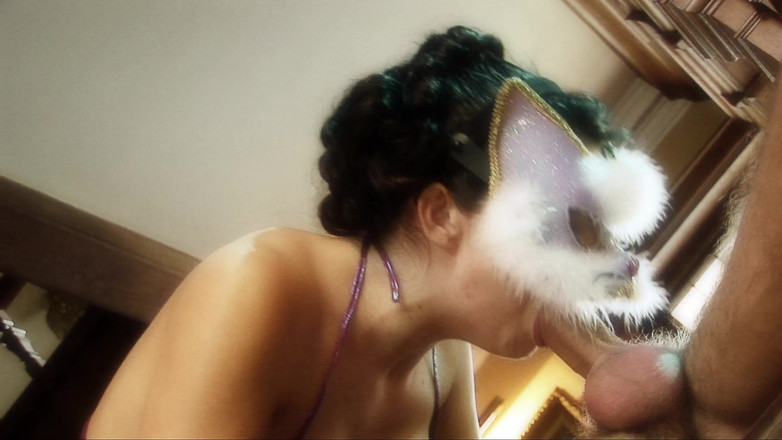 Very hot hardcore: Un mec bien monté et une bombasse à forte poitrine baisent à...