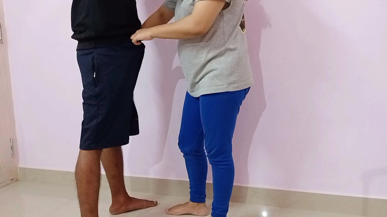 Queenrima: Bhabhi l-a trezit pe cumnat și l-a futut, voce hindi clară