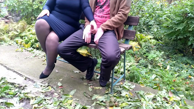 OurFetishLife: Une MILF m'a fait jouir en 1 minute dehors