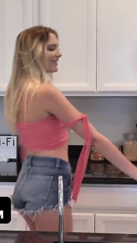 Kenna James’ Friends Made a Pact to Get Pregnant at the Same Time so She Has to Get Creampied Today