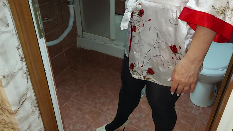 Step Mommy: 継母がナイロンストッキングとハイヒールを履いて訪ねてくるのが大好きです