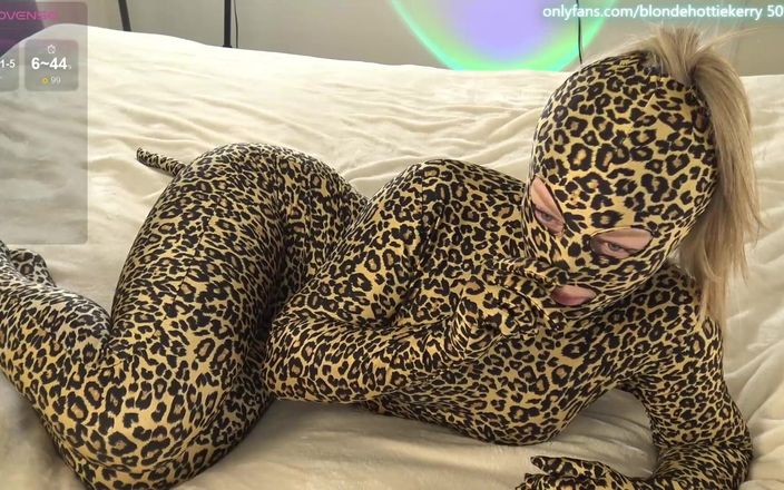 Blondehottiek: Blondehottiek Chaturbate humping kudde i Zentai Catsuit