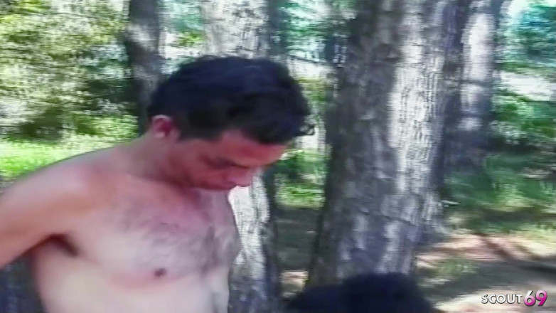 Shemale TS Collection: Waria kulit hitam dengan kontol besar disetubuhi di luar ruangan...