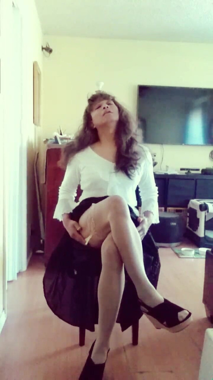 Jhazmeena: Classy &amp; Elegant - Blaus putih dan Maxi Skirt Hitam