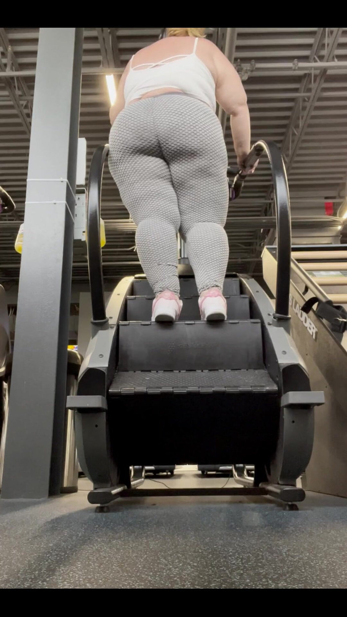 Miss Pink Plush: Czy pomożesz wyszkolić mnie na siłowni lub po prostu obejrzeć...