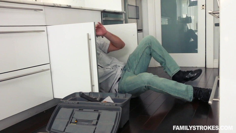 Family Strokes: Horny teen blows her stepcousin's huge cock