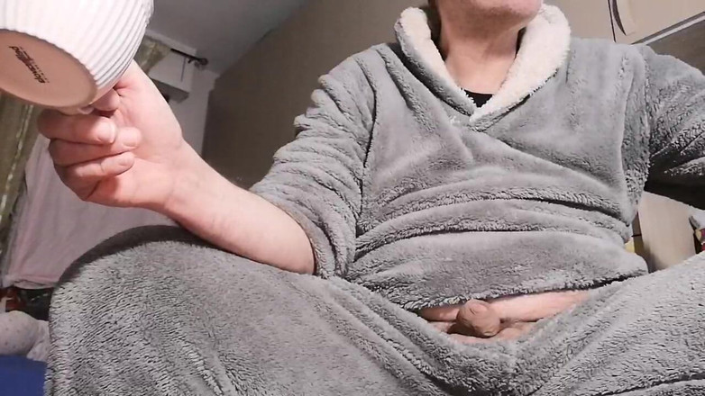 Setesesso7: Tôi muốn xuất tinh trong cốc và uống sữa nóng...