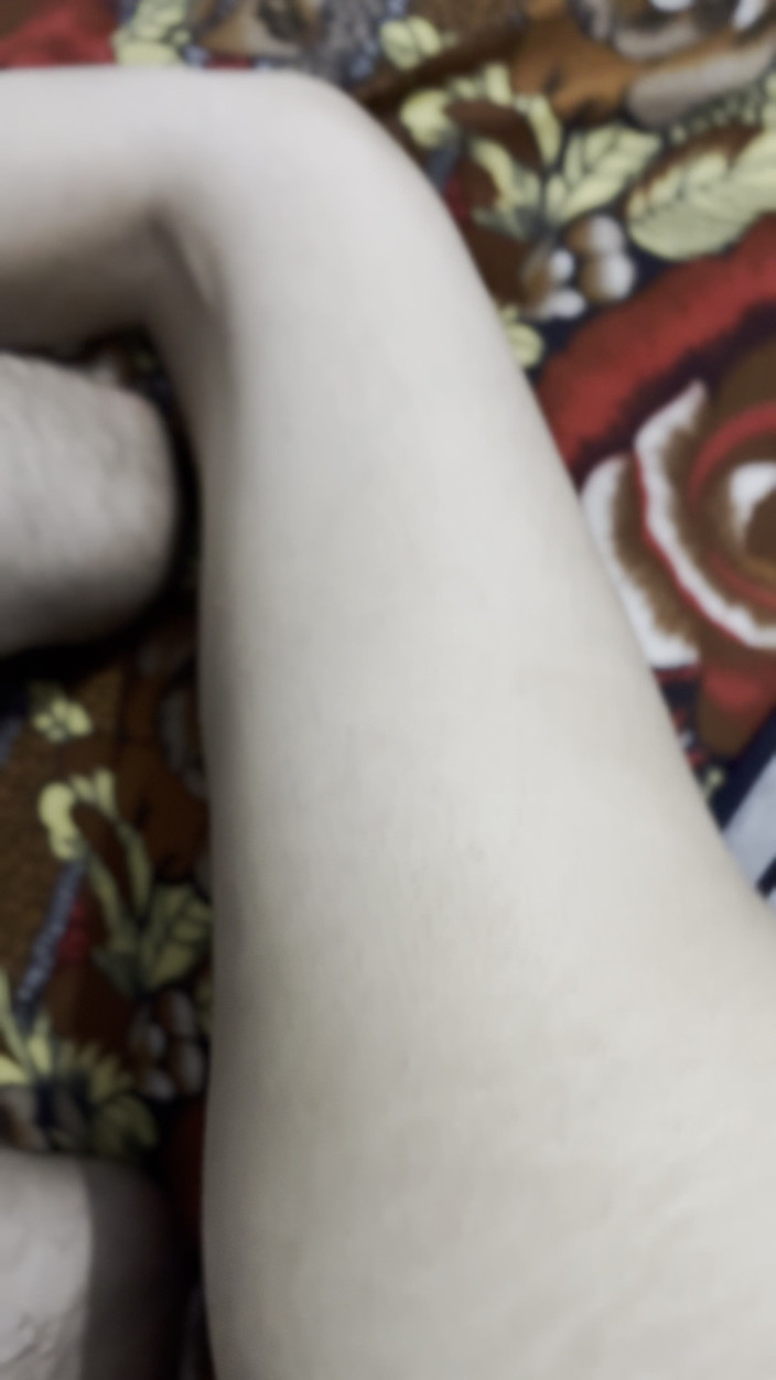 GK World: Comparto Una Cama Con Mi Pequeña Hermanastra
