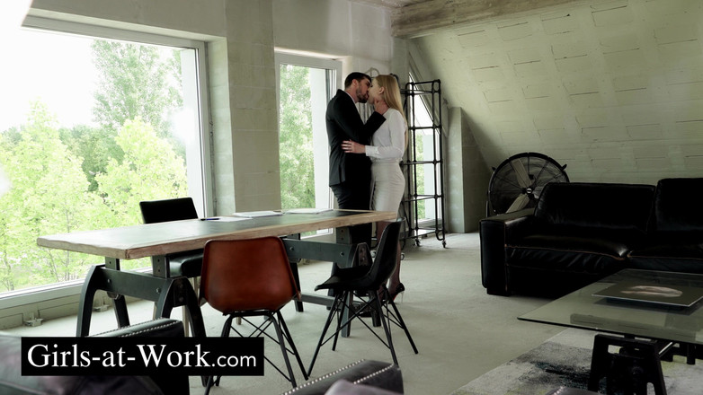 Girls At Work: 보상이 잘 된 비즈니스 거래