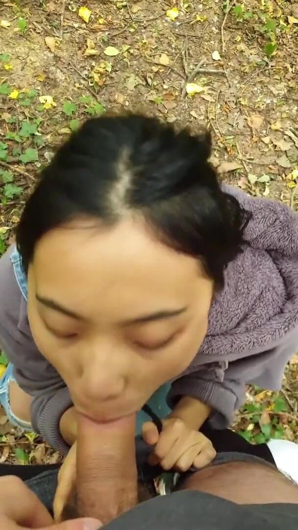 SpicyGum: June Liu - studentă chineză muie în aer liber