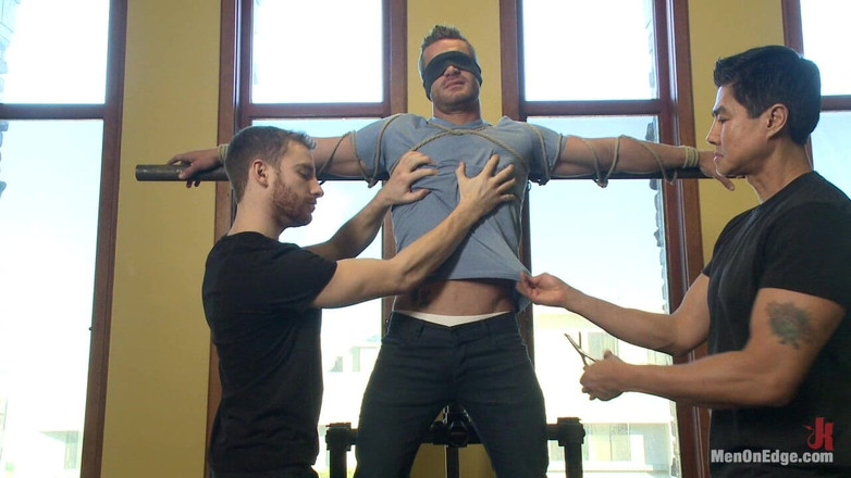 Men on Edge: 超级大屁股兰登康拉德第一次被绑住并被边缘