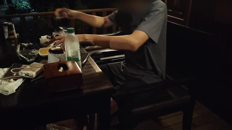 Anonymous Vlogger: Mám šťastnou hodinu se svým manželem na dvoře