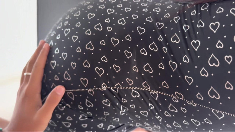 AlejandraGarciax: Велика покоївка прибирає в моїй кімнаті і трахає мене