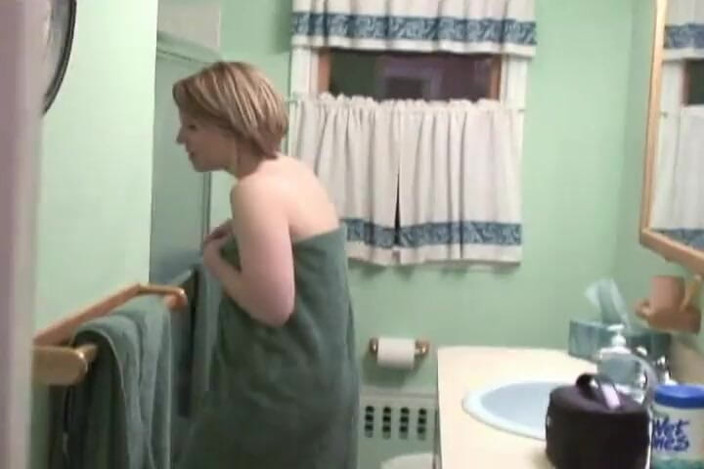 Radical: Shower time with small boobs girl